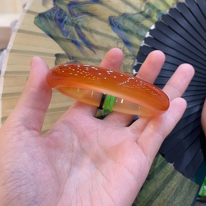 奶***妞玛瑙/玉髓未镶嵌手镯