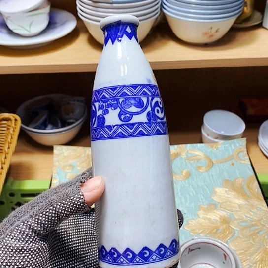 瓷片鑫年快乐。万事如意