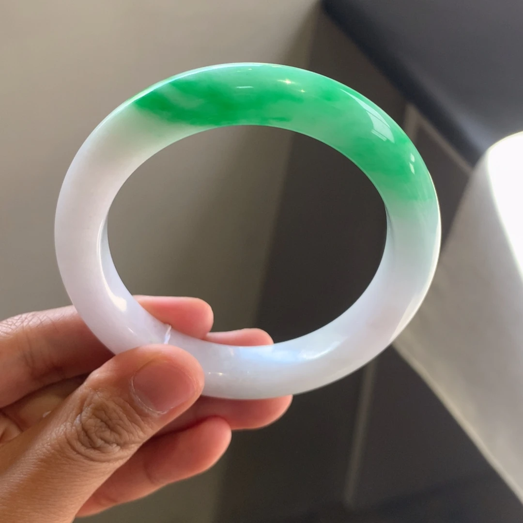 翡翠手镯未镶嵌翡翠手镯