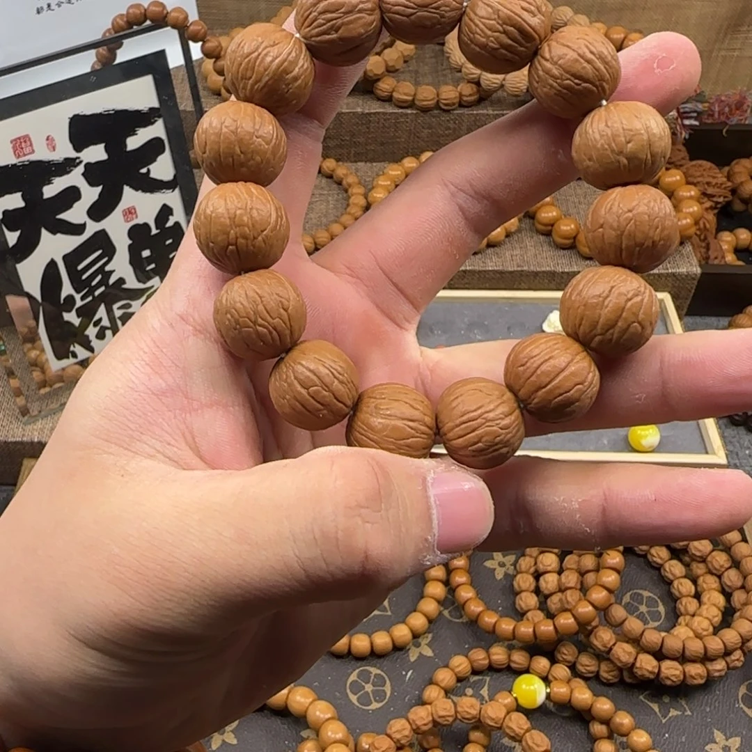 彬***.猴头核桃手串在哪呢