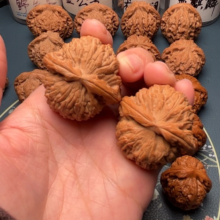 文玩核桃吊坠39闷白