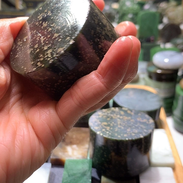 张***六和田玉（糖玉）未镶嵌珠宝半成品