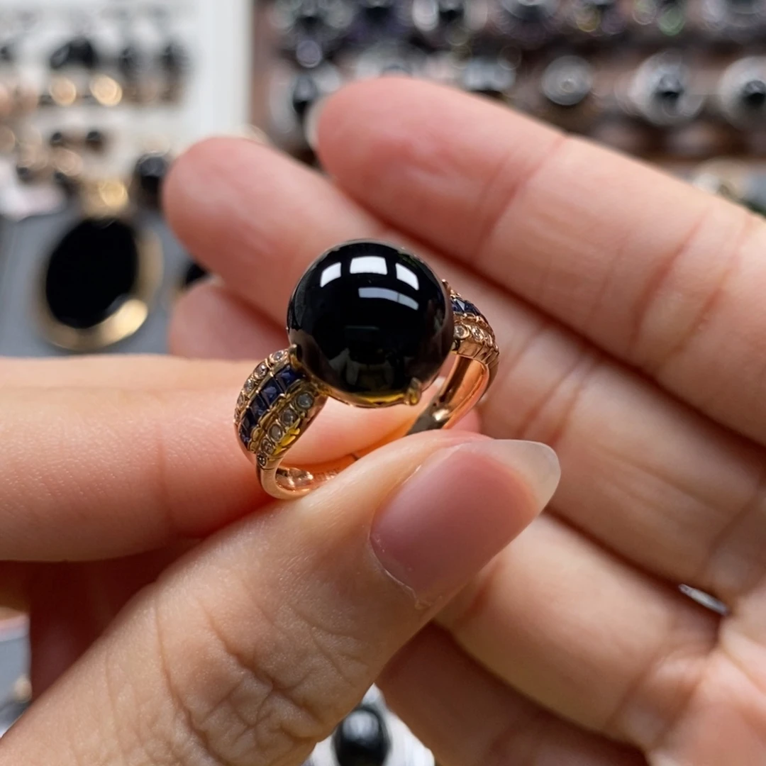 18K金镶嵌戒指翡翠墨翠