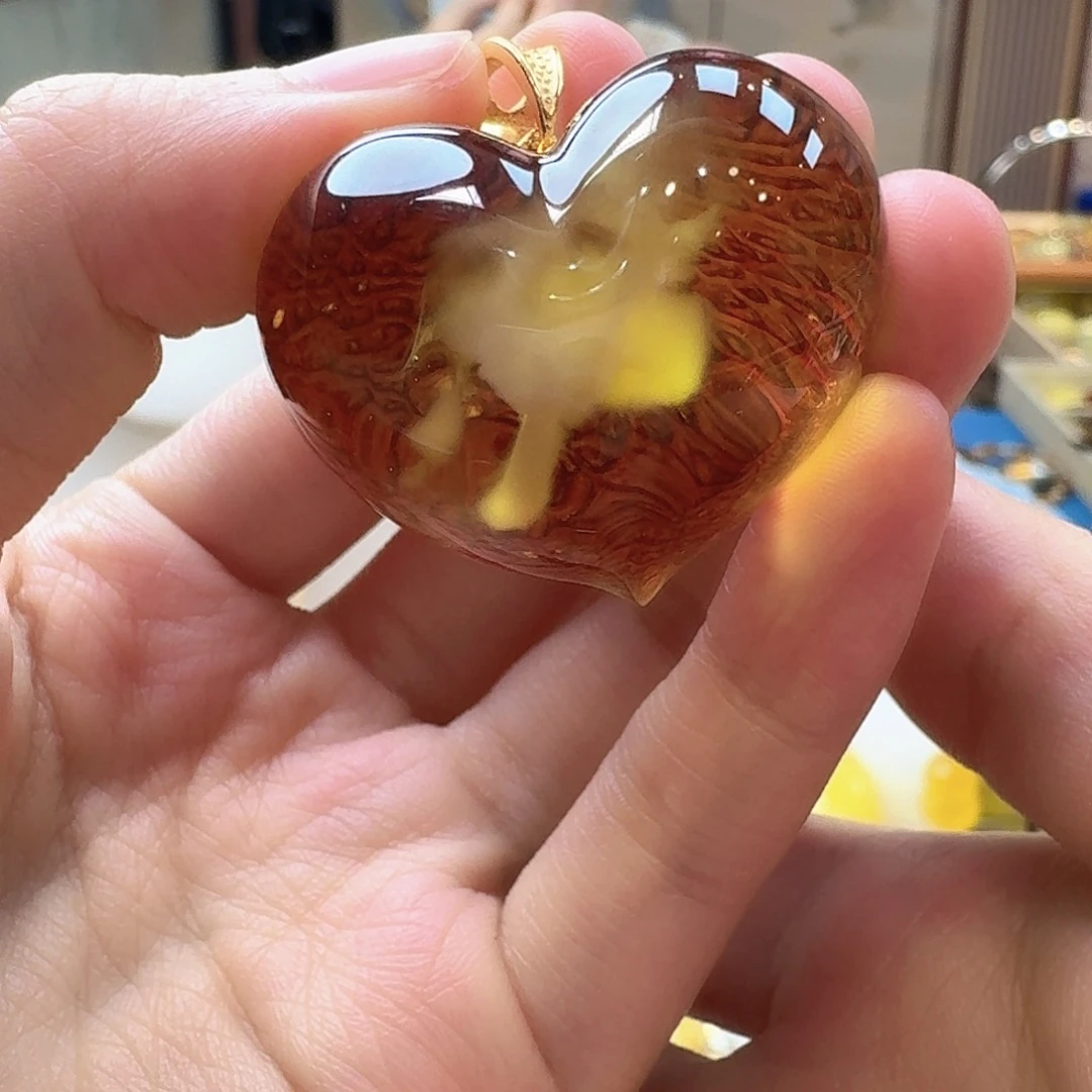 琥珀未镶嵌颈饰吊坠