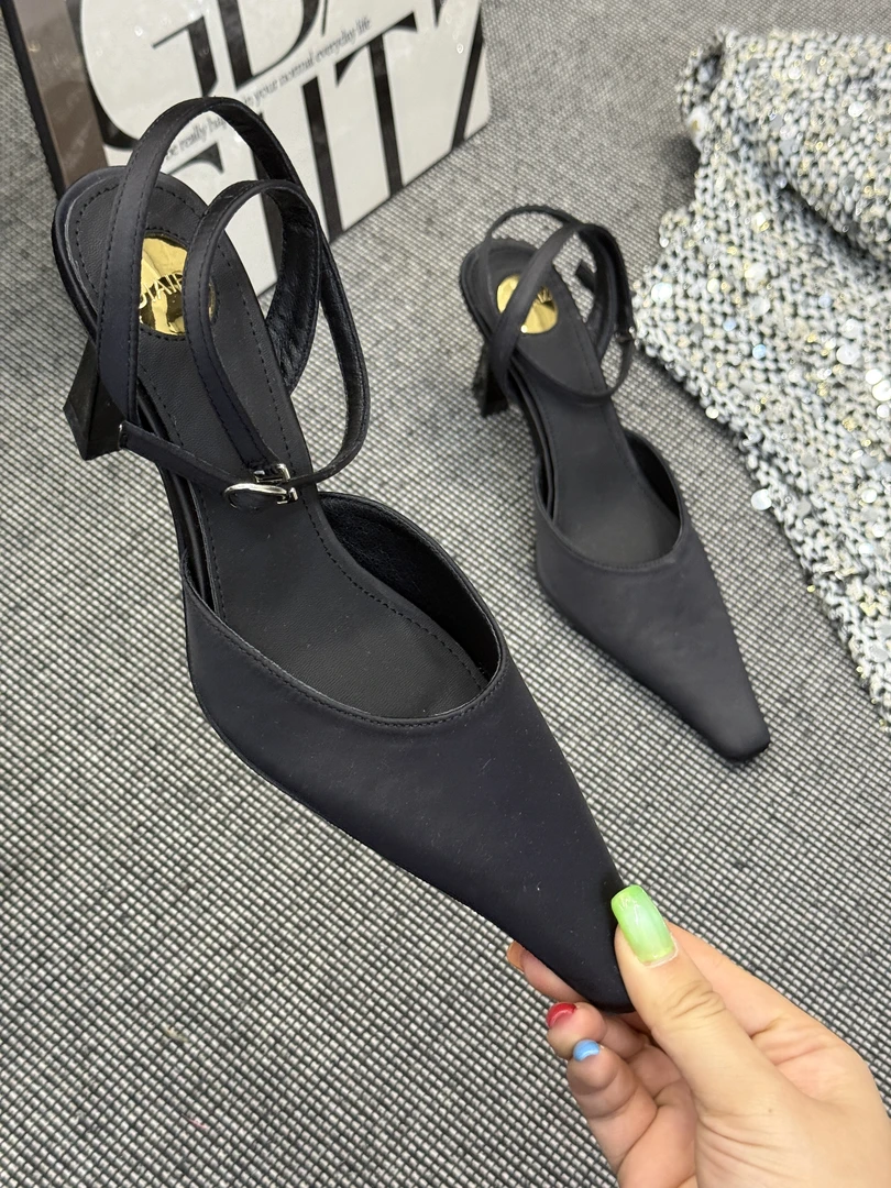 600-699孤品断码-设计款时尚女鞋（偶有微瑕-完美主义者勿拍）