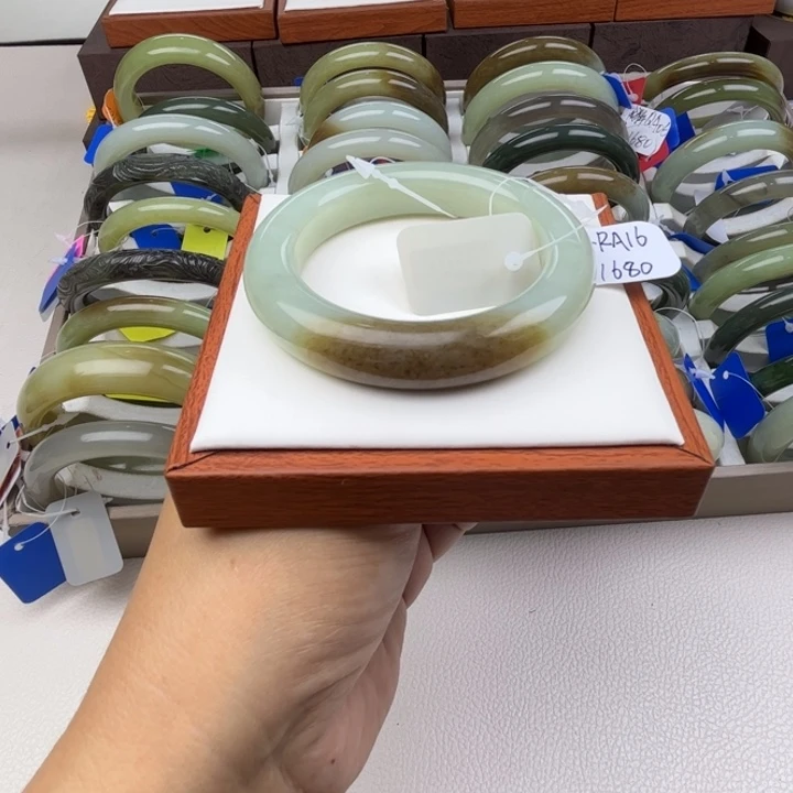 未镶嵌手镯和田玉七月