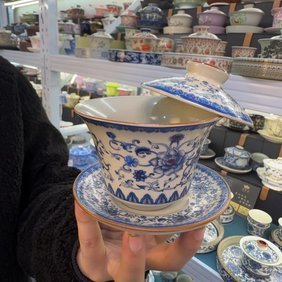 这些盖碗很漂亮我很喜欢！！