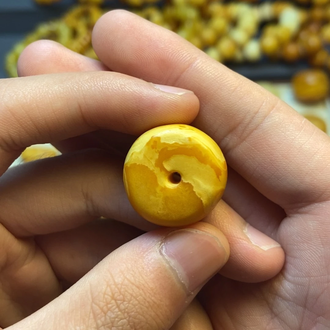 蜜蜡未镶嵌珠宝奇石