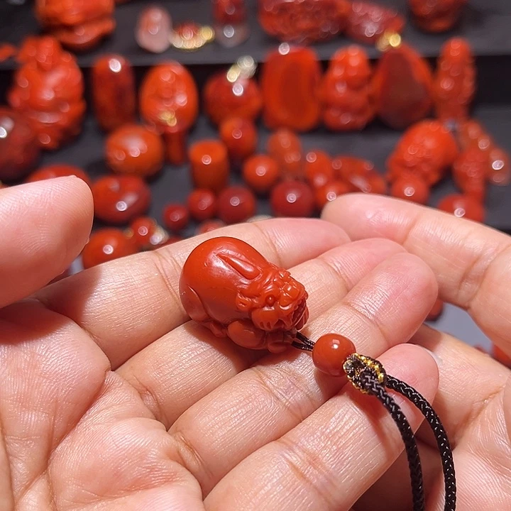 南红玛瑙未镶嵌配饰貔貅挂件