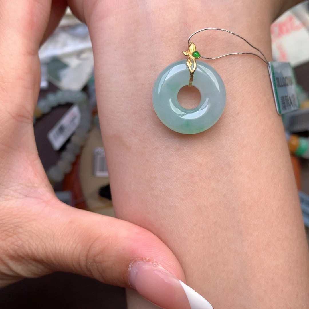 翡翠18K金镶嵌挂件一