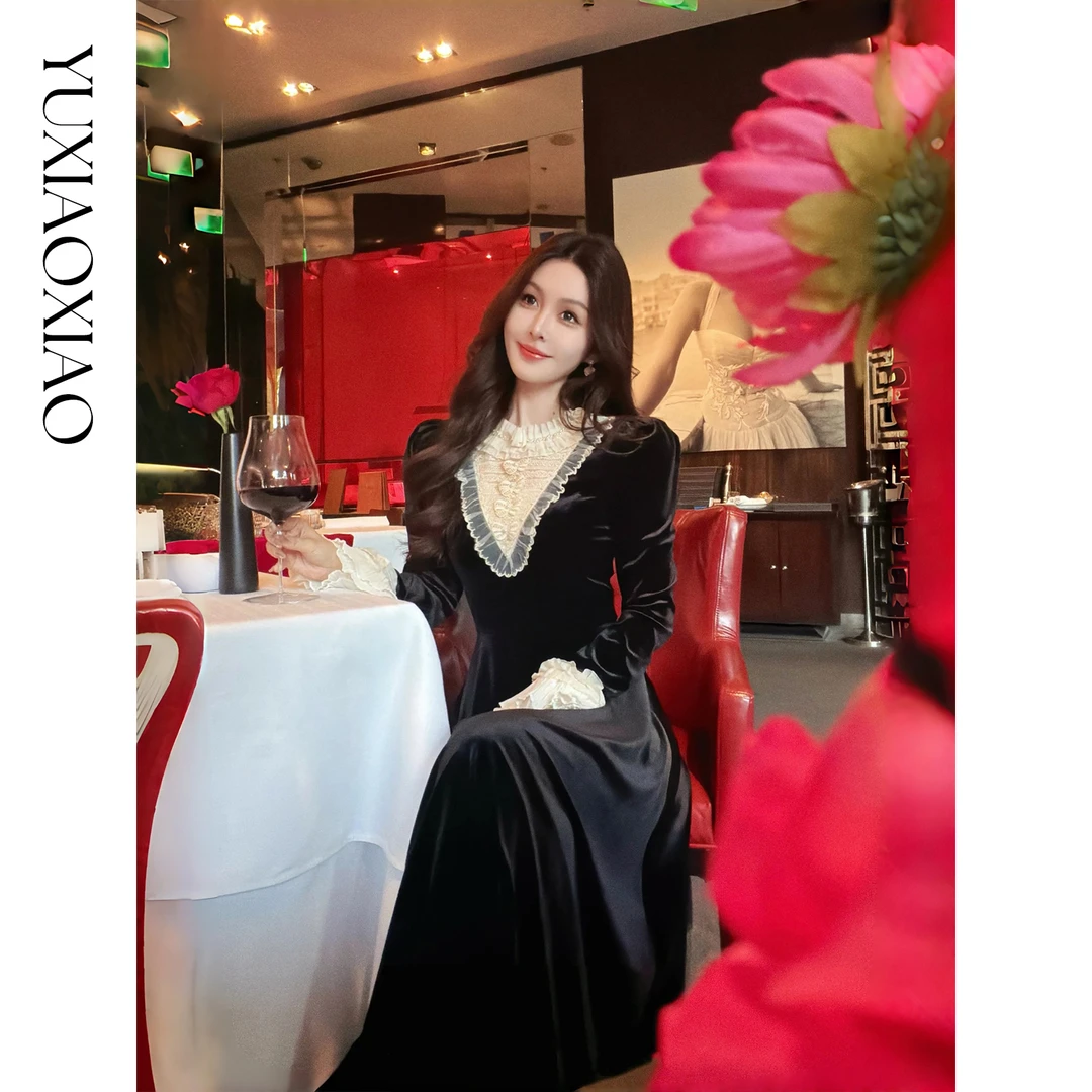 余潇潇【优雅舞步】法式复古蕾丝花边拼接高级感丝绒喇叭袖连衣裙