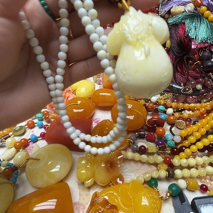 树脂制品839白色旗袍
