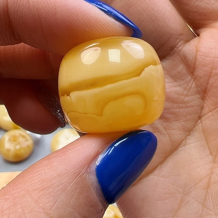 蜜蜡未镶嵌珠宝奇石