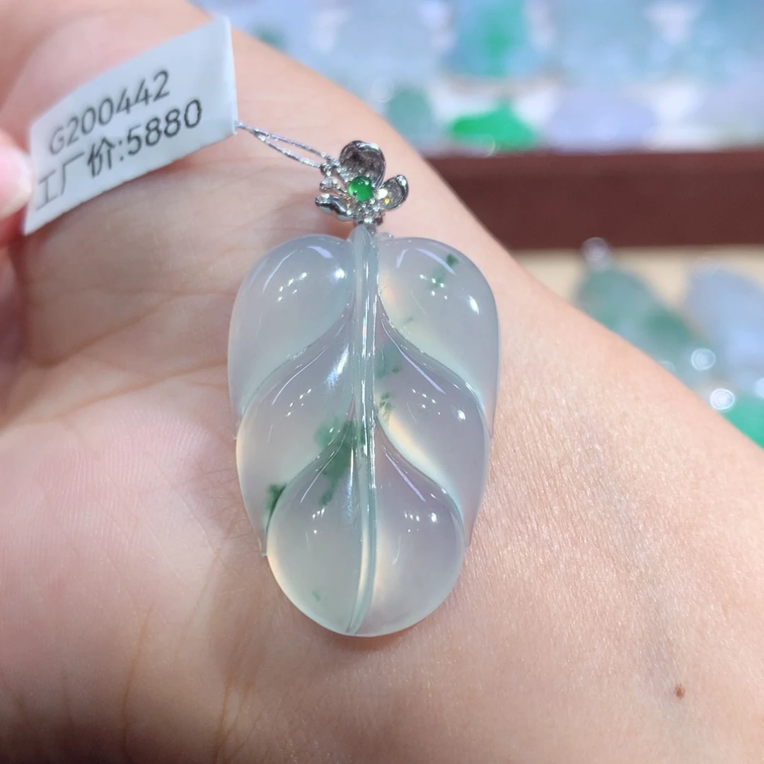 颈饰18K金镶嵌翡翠翡翠