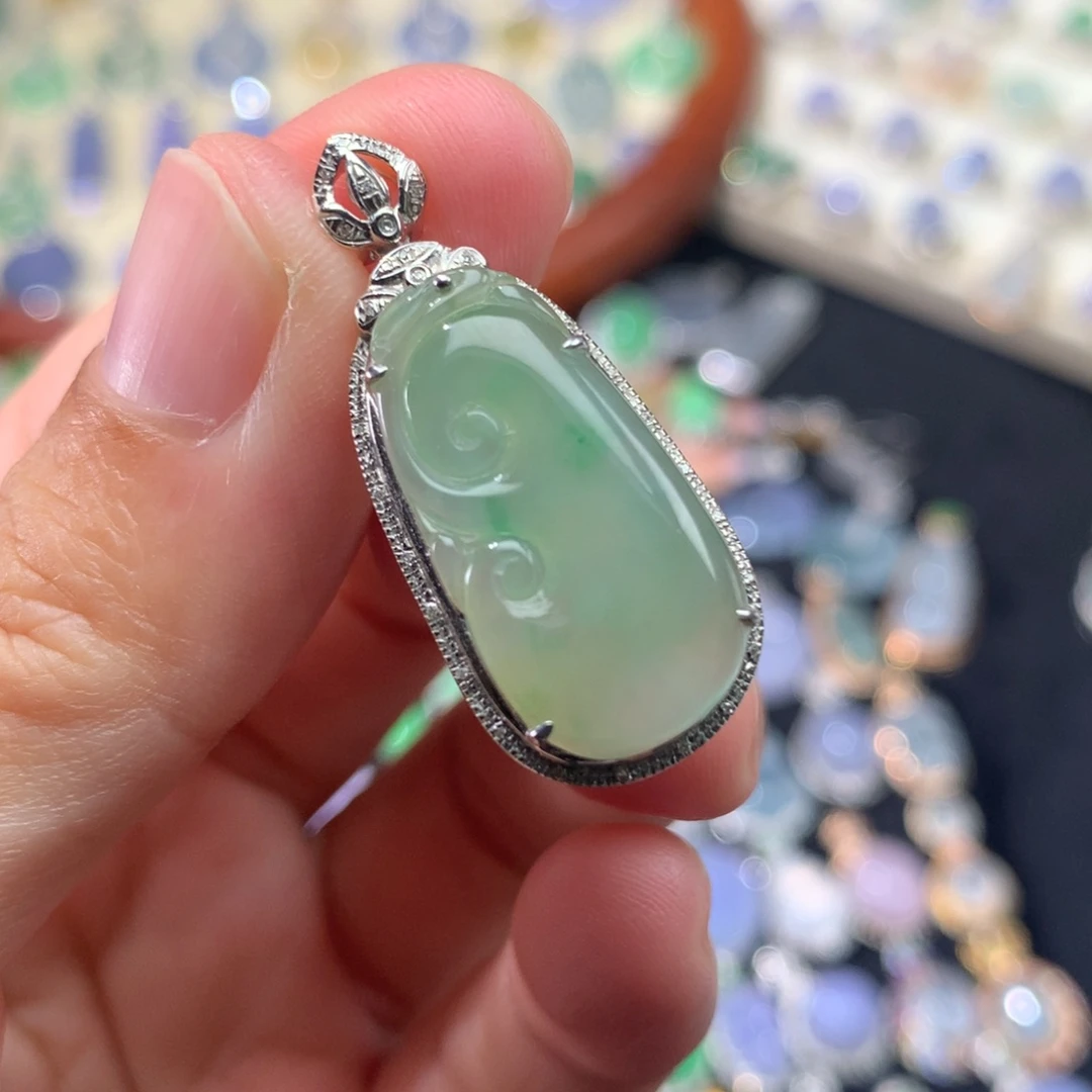 吊坠(不含链)18K金镶嵌翡翠