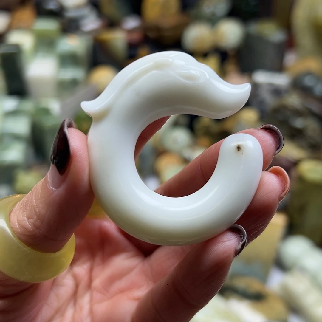 岫玉未镶嵌颈饰花玉猪龙