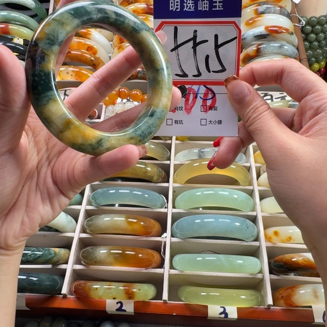 蛇纹石玉未镶嵌手镯微瑕