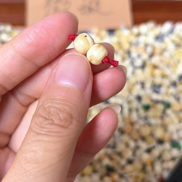 蜜蜡未镶嵌裸石7.5mm一对