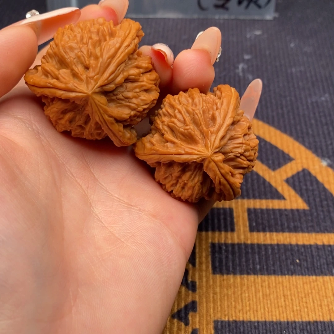 雪***松文玩核桃吊坠白狮子