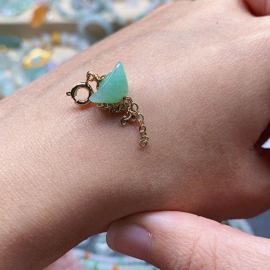 翡翠颈饰未镶嵌闪