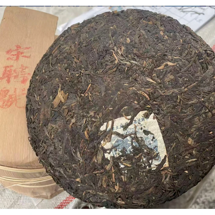 【郭老师力荐】90年代末定制出口 蓝标易武宋聘号 普洱茶生茶357g