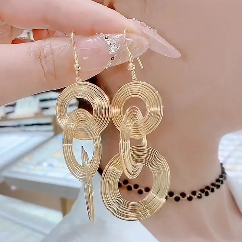 铜合金耳饰 高级金色三串大型多圈交叉耳勾轻奢原创设计女性耳环