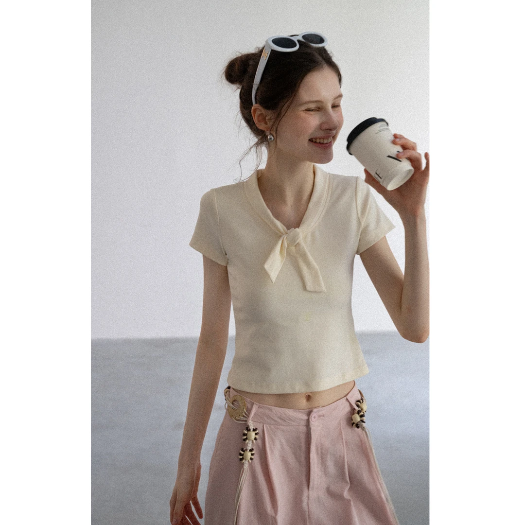 EGGKA【现现】夏季俏皮设计感绑带v领正肩T恤E25A3843BK