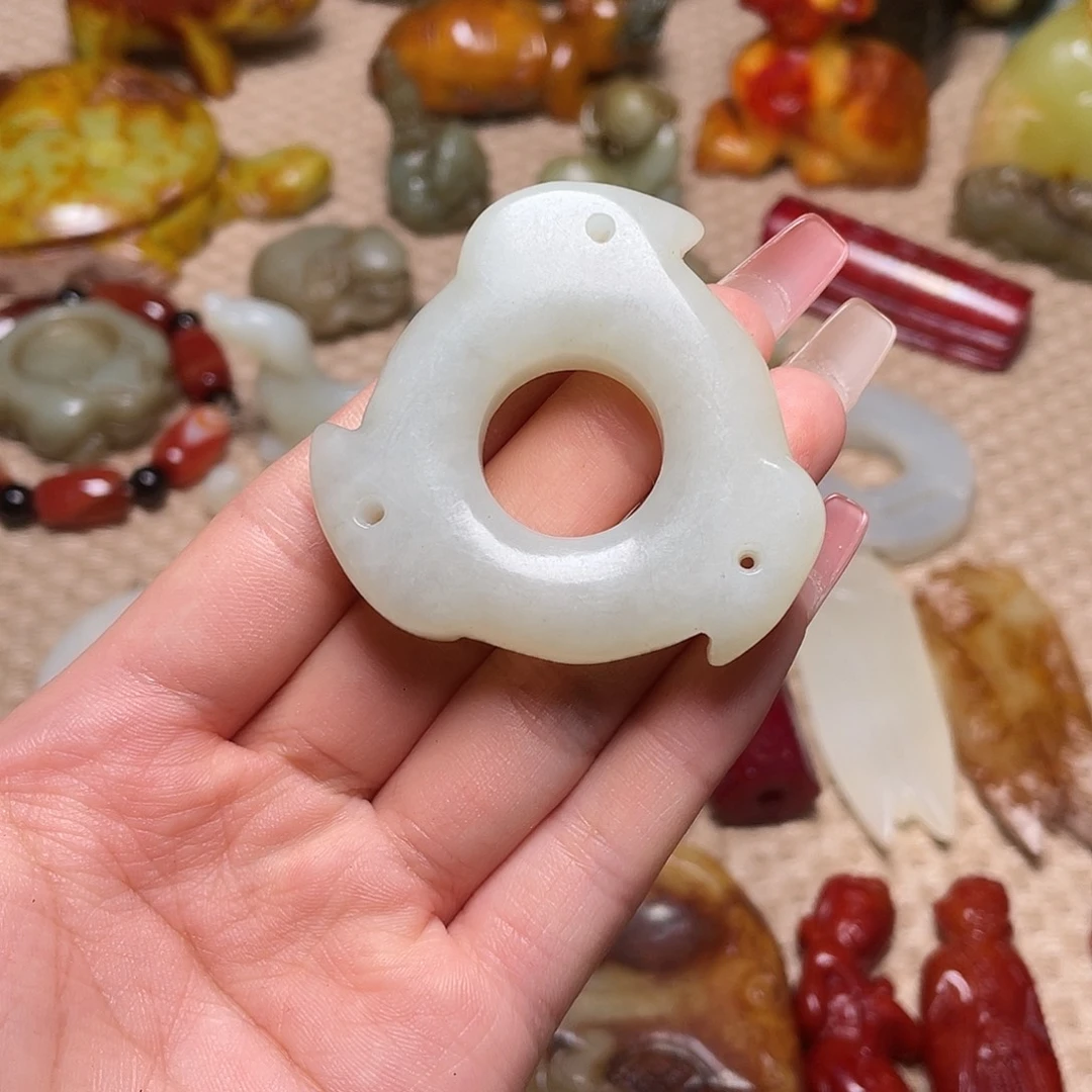 蛇纹石玉未镶嵌颈饰