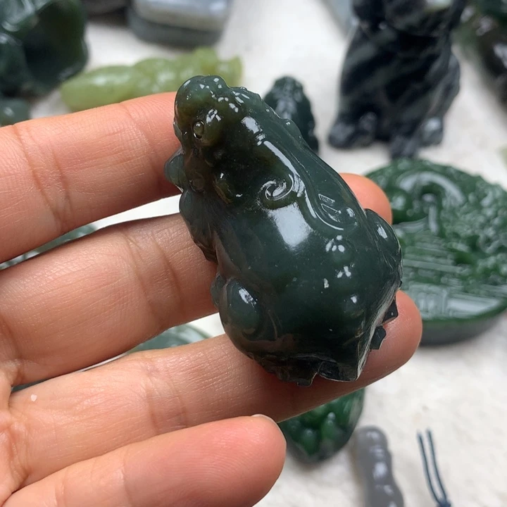 混***沌颈饰未镶嵌和田玉