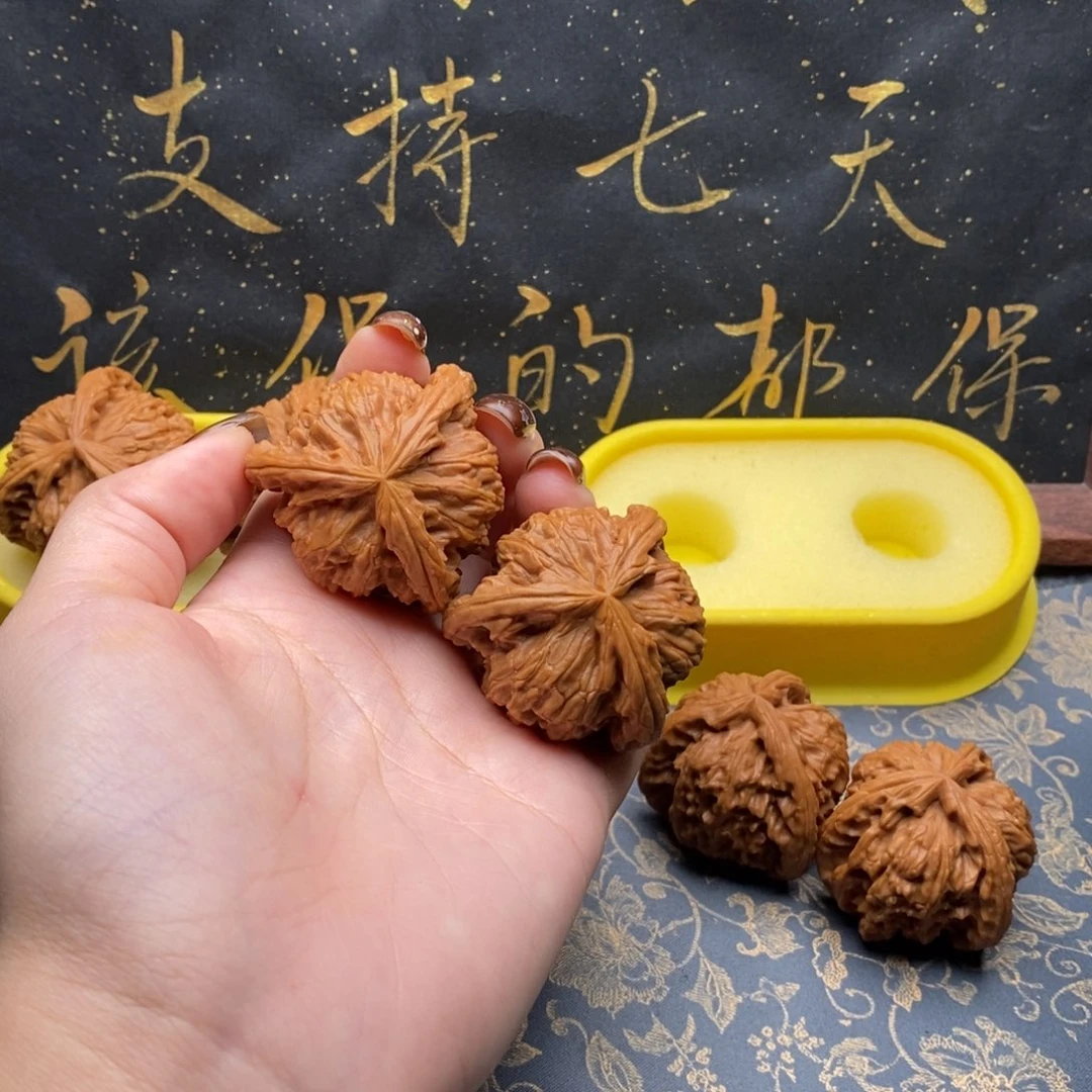 吊坠文玩核桃枫白狮子