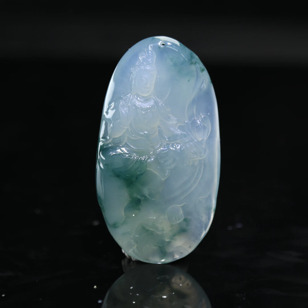 45天然缅甸翡翠A货冰飘花自在观音/200489/北京银座拍卖