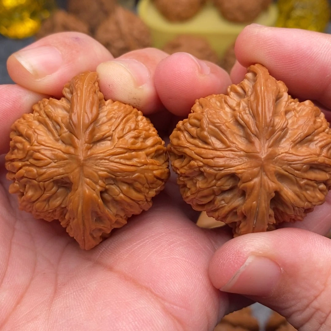 文玩核桃把件X*42全红皮磨