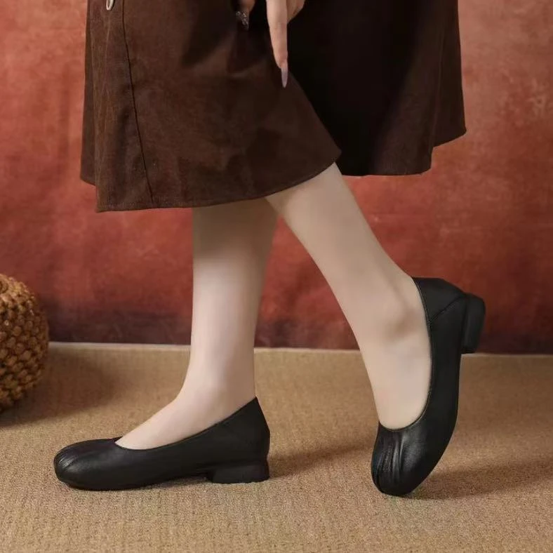 C7057  黑色  时尚舒适平跟圆头浅口软底单鞋 妈妈鞋