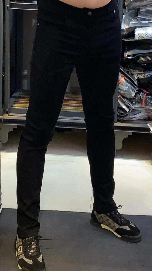 2025春夏季新款男士纯黑锁色小脚弹力牛仔裤 77046