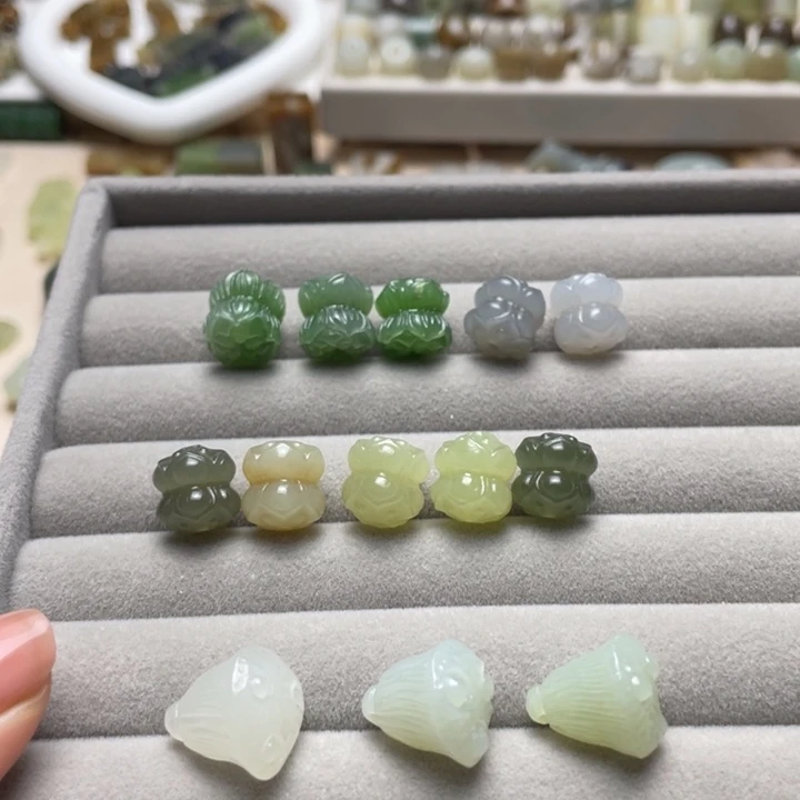 和田玉未镶嵌颈饰一个