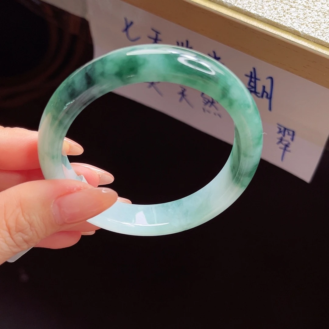 翡翠手镯未镶嵌手镯