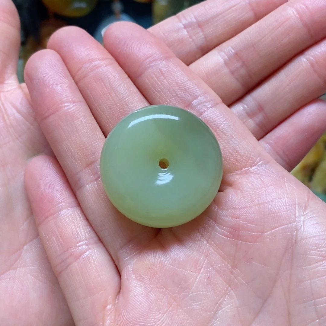 岫玉未镶嵌吊坠(赠链)