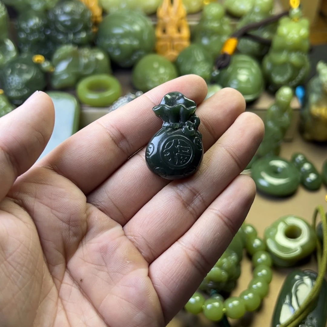 岫岩老玉（透闪石质玉）挂件未镶嵌