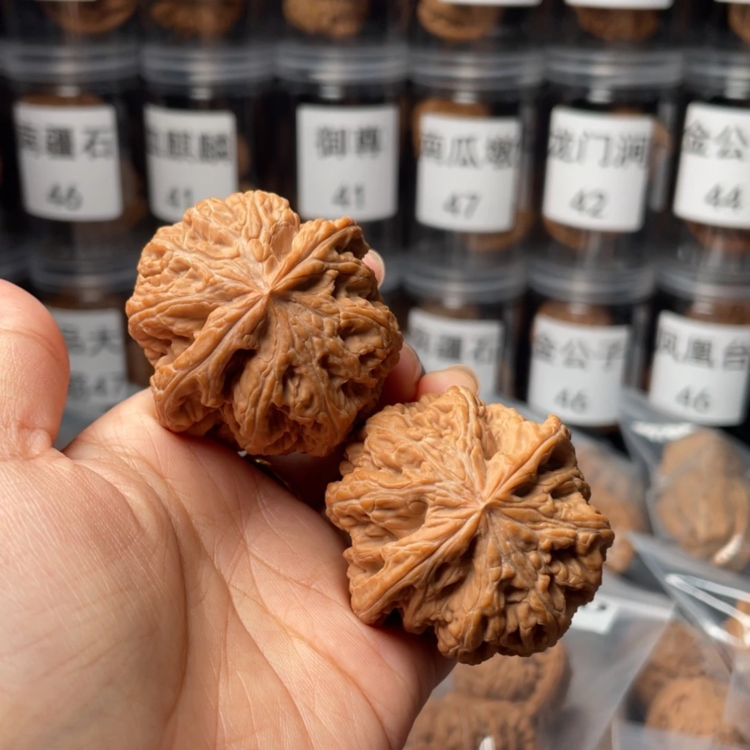 诗***.文玩核桃把件47粗筋