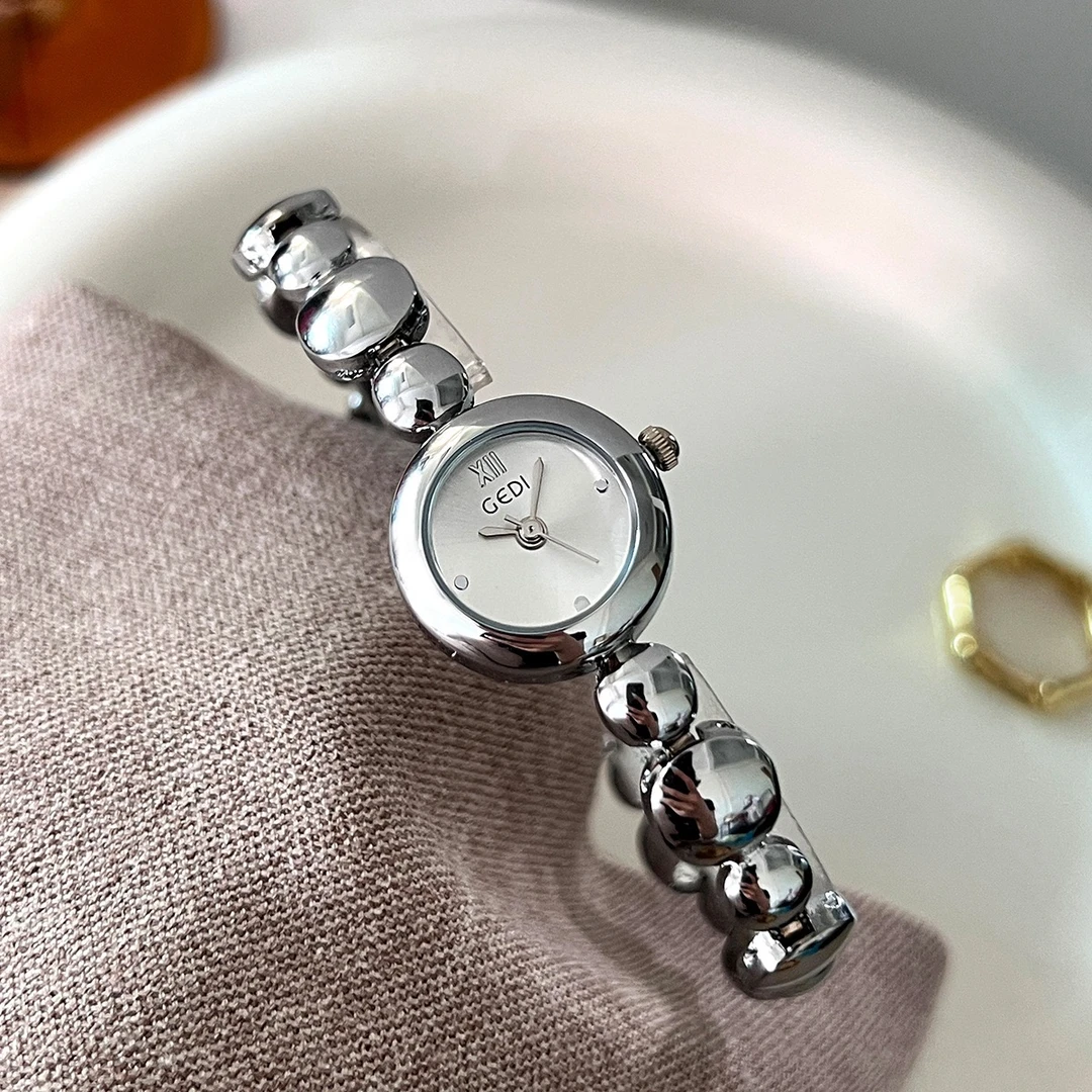 小豆豆手表轻奢石英女士复古小众高级感休闲百搭62055腕表时尚