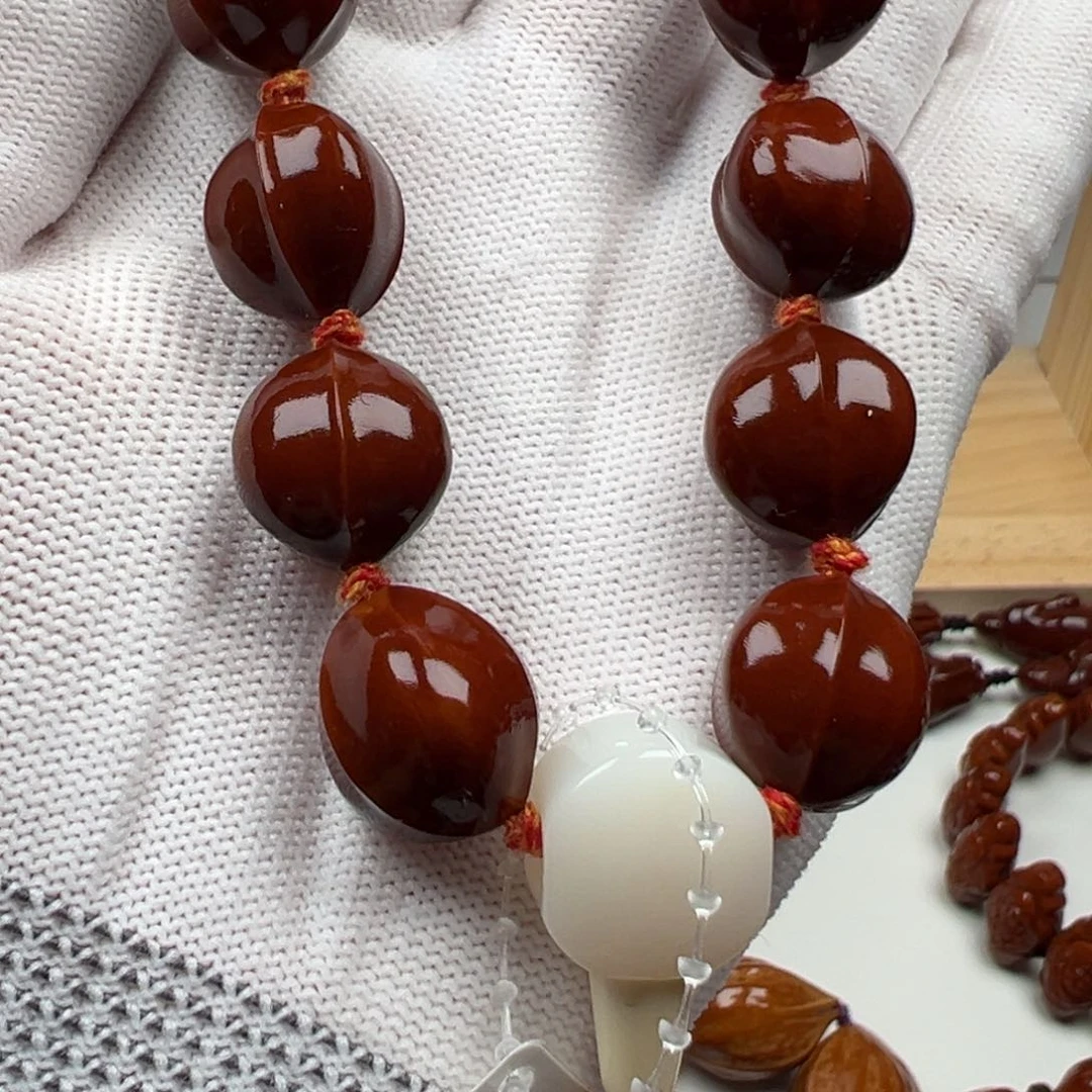 橄榄核吊坠一**何橄榄核