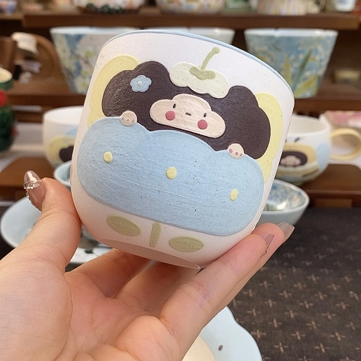 手绘釉下彩可爱杯