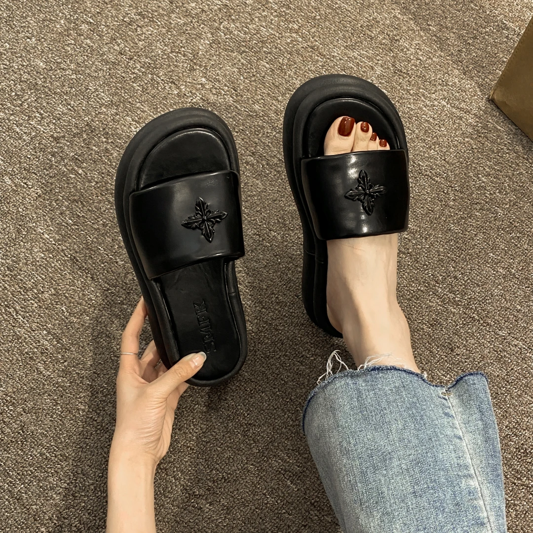 2025年夏季新款金属扣厚底增高踩屎感拖鞋女舒适时尚外穿一字拖鞋