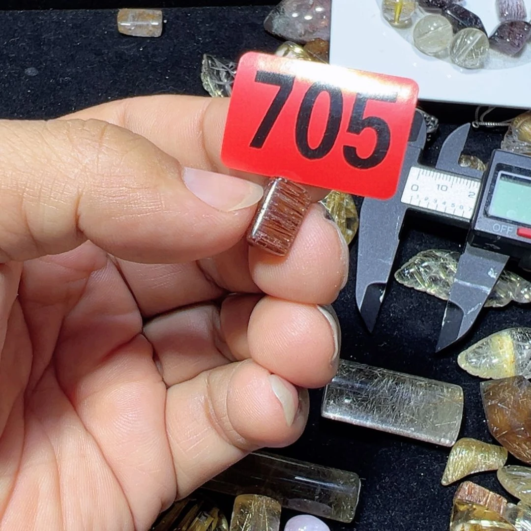 大***宝未镶嵌颈饰水晶天然