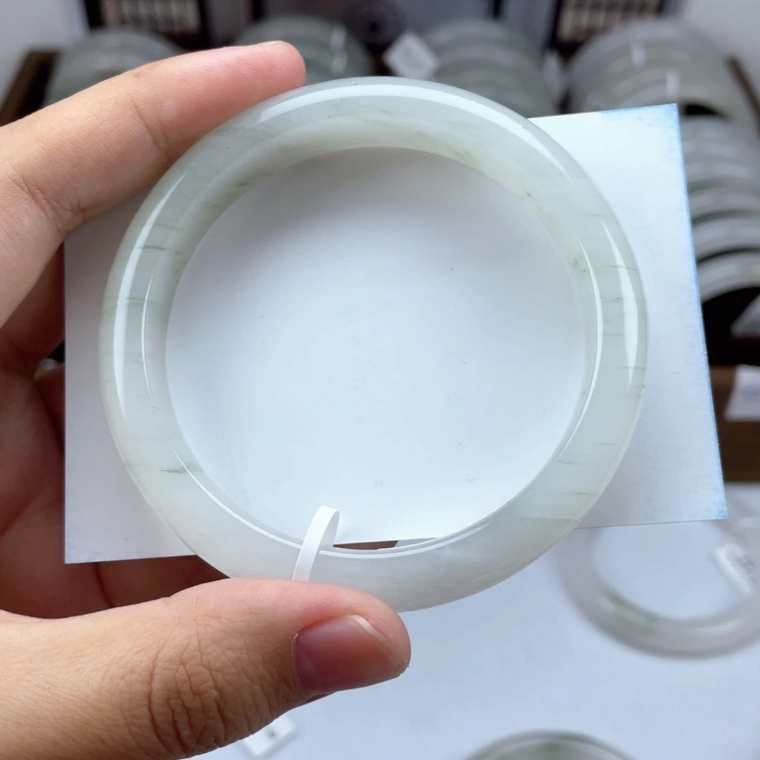 石英质玉（天山翠）未镶嵌手镯二*?