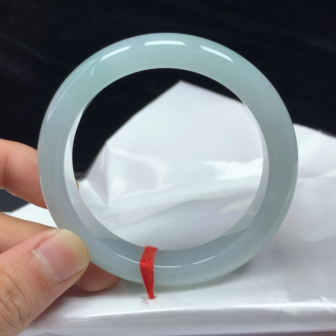 翡翠手镯（圆镯）未镶嵌56.6