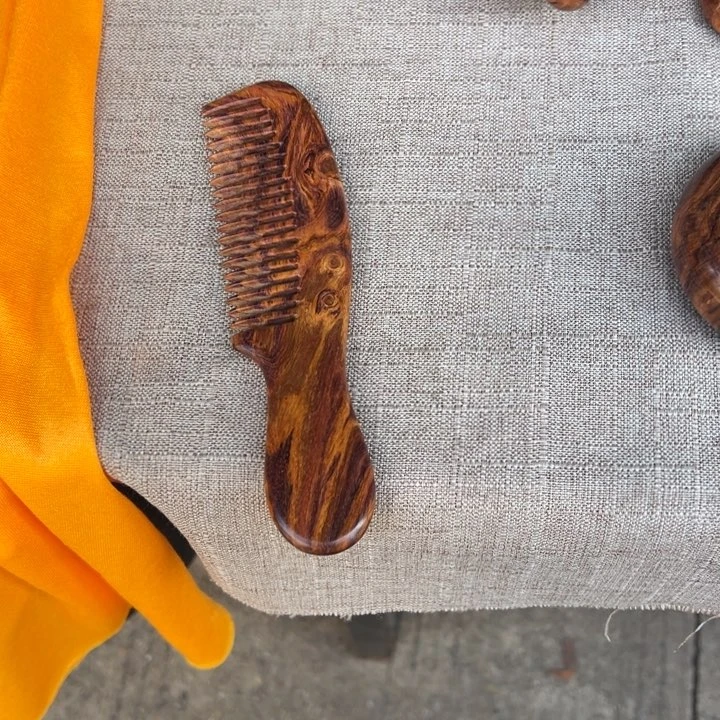 黄花梨/降香黄檀把件月**人多样性