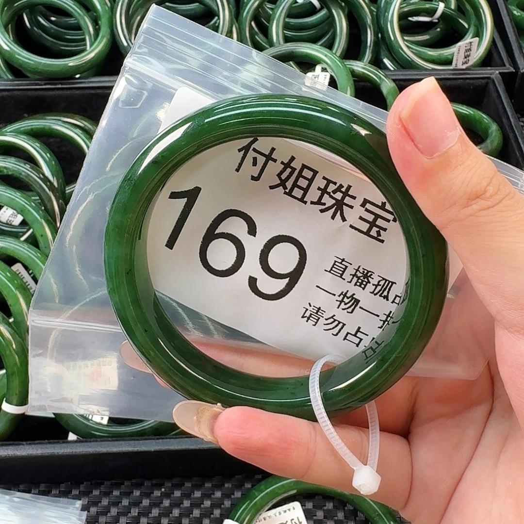 国***姨和田玉未镶嵌颈饰手镯62 169