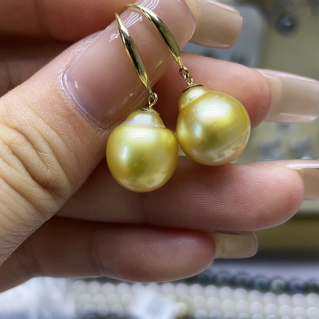 18K金镶嵌海水珍珠耳饰