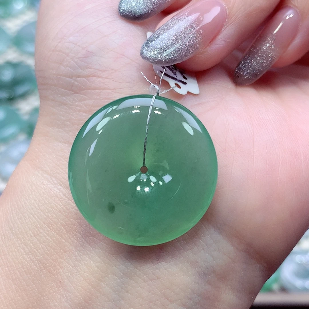 翡翠未镶嵌颈饰编号39。25*6mm